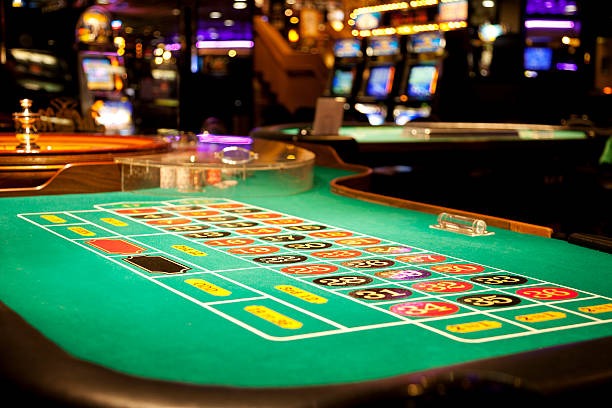 Hacksaw Gaming live dealer table interface showing real-time blackjack gameplay