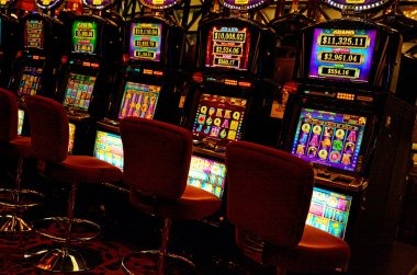 sin88 Sweet Bonanza slot game showing cascading reels with candy and fruit symbols